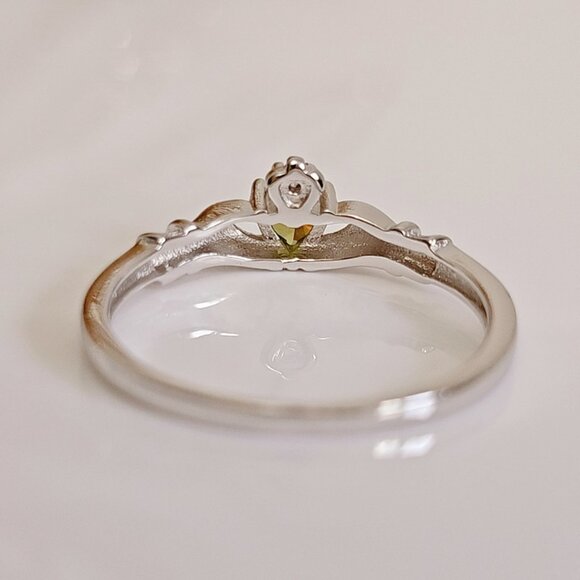 Claddagh Peridot Ring, Sterling Silver Ring, Friendship Loyalty Ring, 925 Silver - Picture 5 of 9
